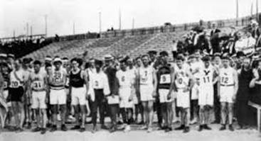 La salida del maratón, con Félix Carvajal, dorsal  3